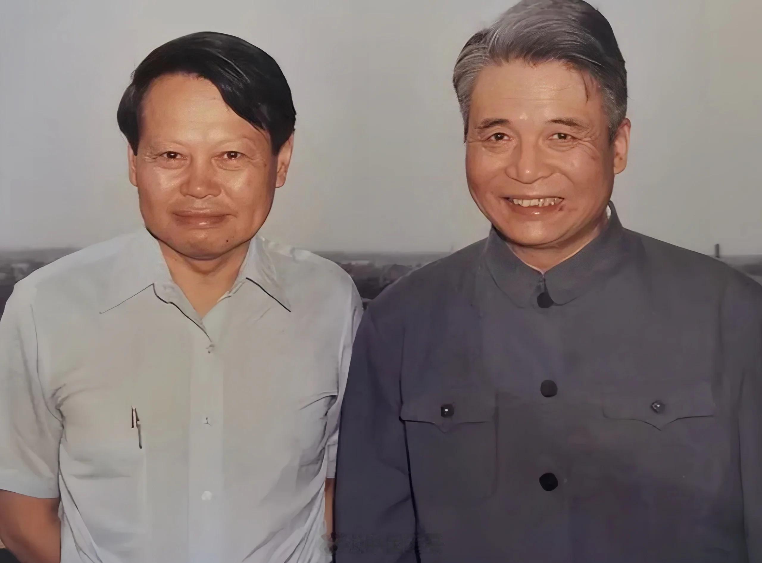 军号小夜灯一个守护国土，一个探索宇宙，他们都用自己的方式，热爱着这片土地。晚安~