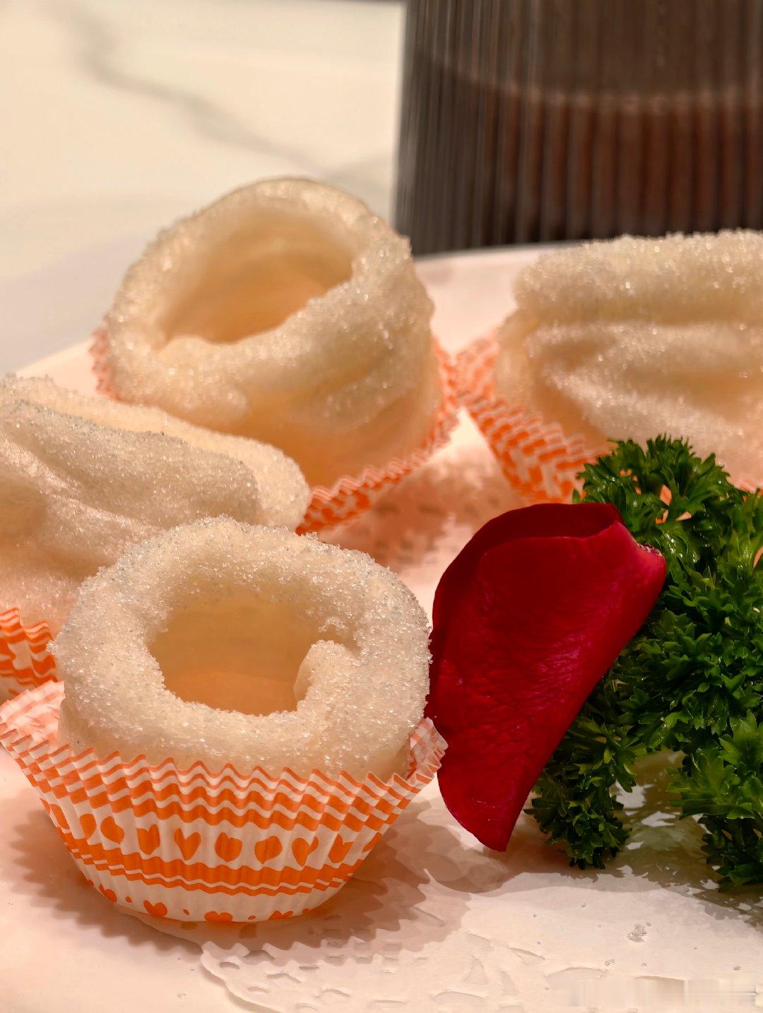 遭老板性侵女高管每月心理治疗费4000  确实应该把镜头对准加害者，整天盯着受害