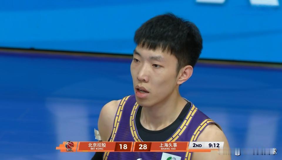 北京控股当家控卫廖三宁真是如同梦游！在今天北京控股主场迎战上海久事的上半场比赛中