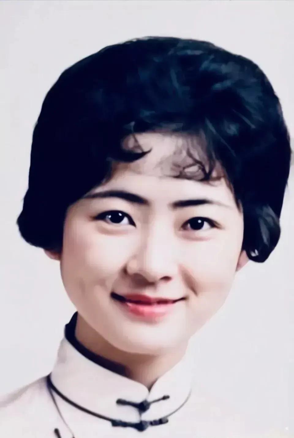 《揭秘！民国四大绝色佳人，你了解多少？》

在那个风起云涌的民国时代，不仅有革命