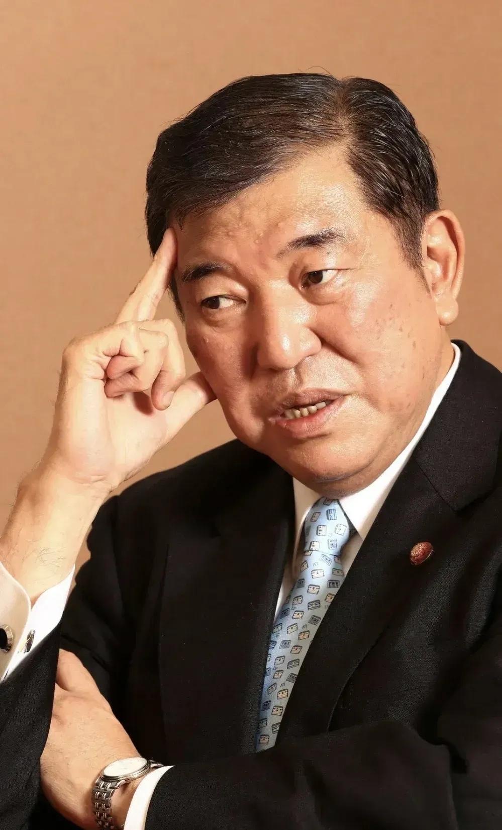 一边反华勾独，一边狂赚中国钱？万万没想到，被中国制裁的日本政客岩崎茂，居然被爆出