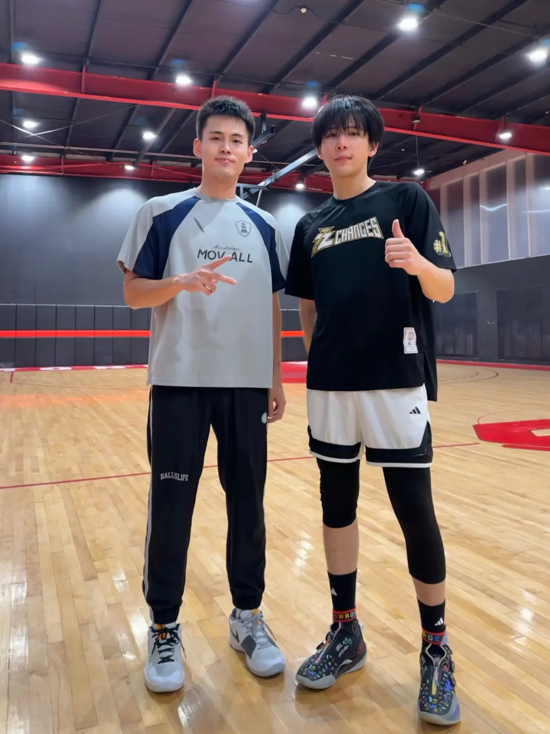 王安宇又去打篮球啦！你该剪头发了王安宇