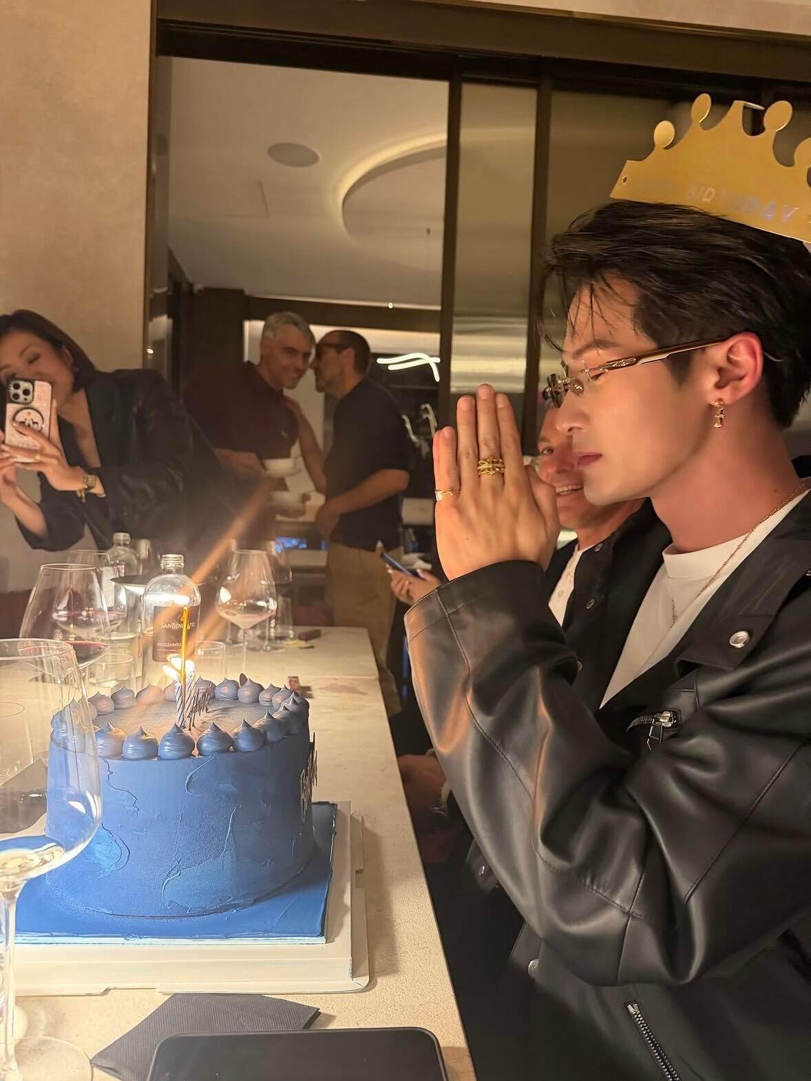 檀健次米兰Hogan生日趴品牌好宠，连续三年给他庆生了小王子好帅气[送花花] ​