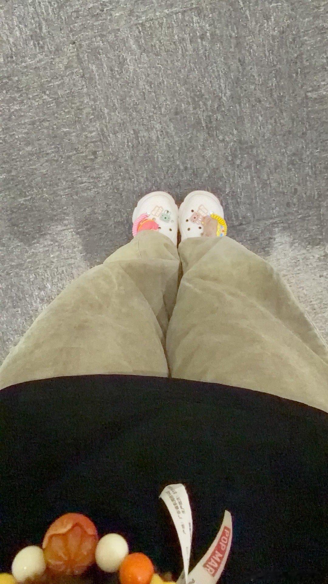 提前下班，接神兽回家。