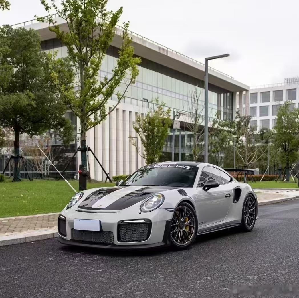 纯正的蛙王保时捷911GT2RS ​​​
