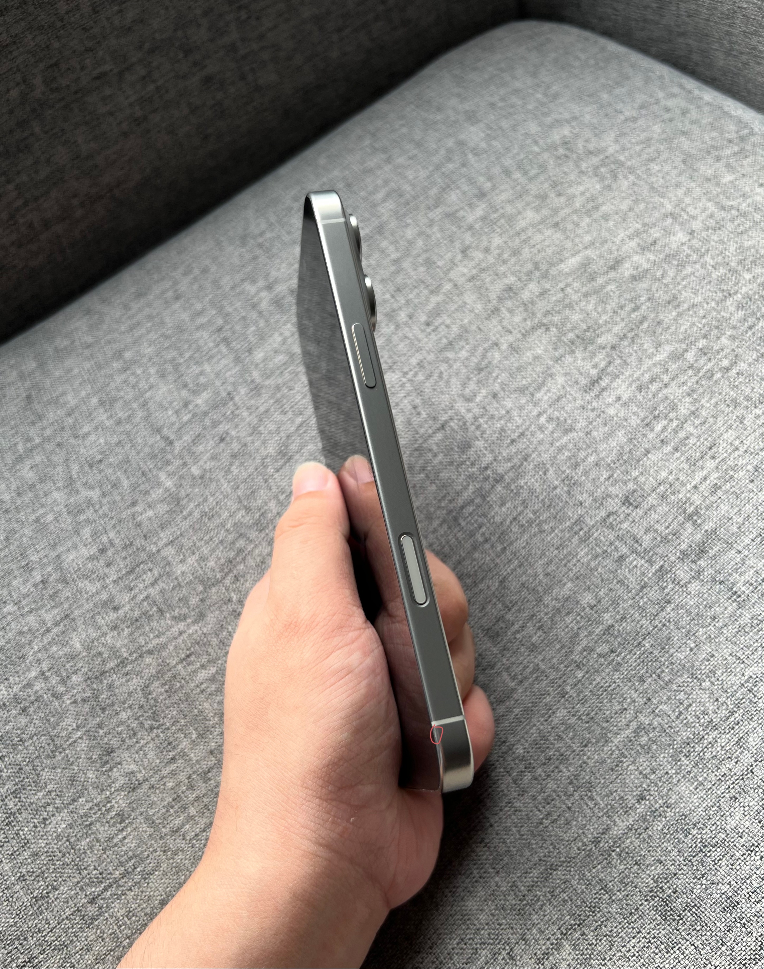 国行iPhone16 Pro Max 256G 原色，屏幕细小划痕，外壳轻微使用