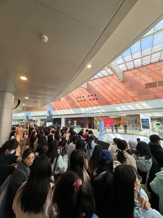 龚俊深圳线下人气 龚俊百米大屏龚俊深圳线下人气，龚俊百米大屏应援，这排面直接拉满