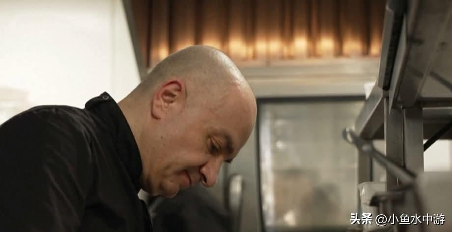 2011年叙利亚爆发内战，首都阿勒颇在战火蹂躏下几乎被毁。当时一名身怀厨艺绝技的