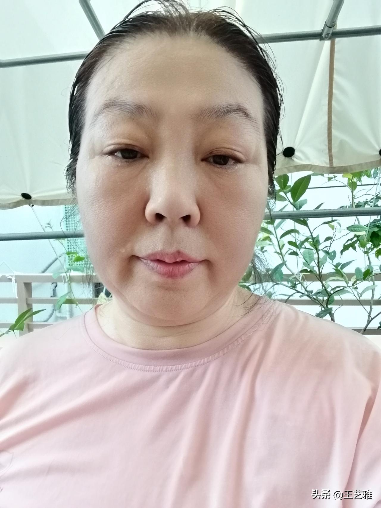 退休第646天，早安。

刚刚我打完一套八段锦，再压压腿，踢踢腿，结果是衣服差不