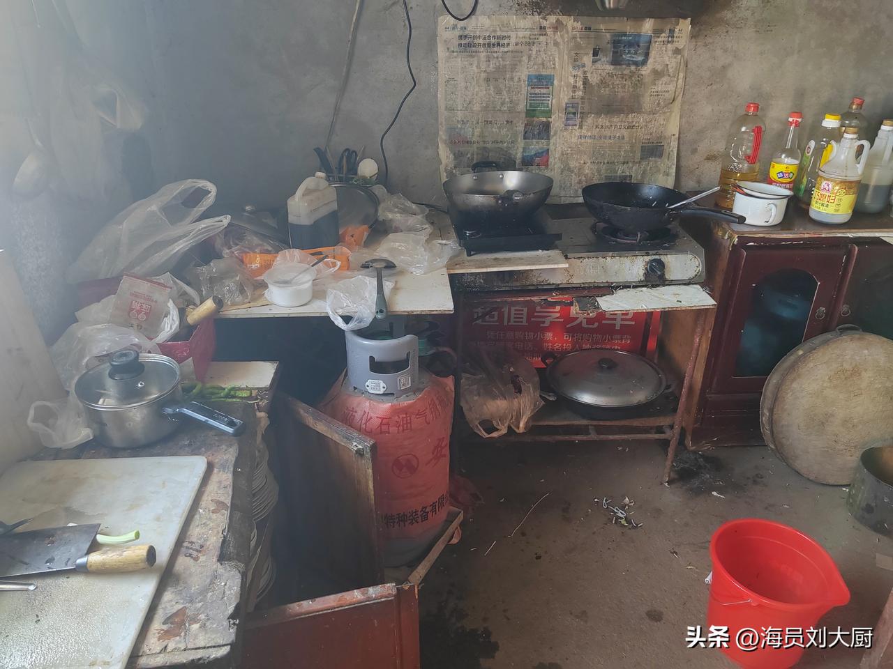 前天去大舅哥摔花生的时候，把裤子拿错了，昨天下了一天雨，没来得及去送，今天才给送