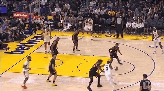 排球大帽！霍福德这协防能力确实顶！
在今天NAB常规赛勇士对阵步行者的第一节比赛