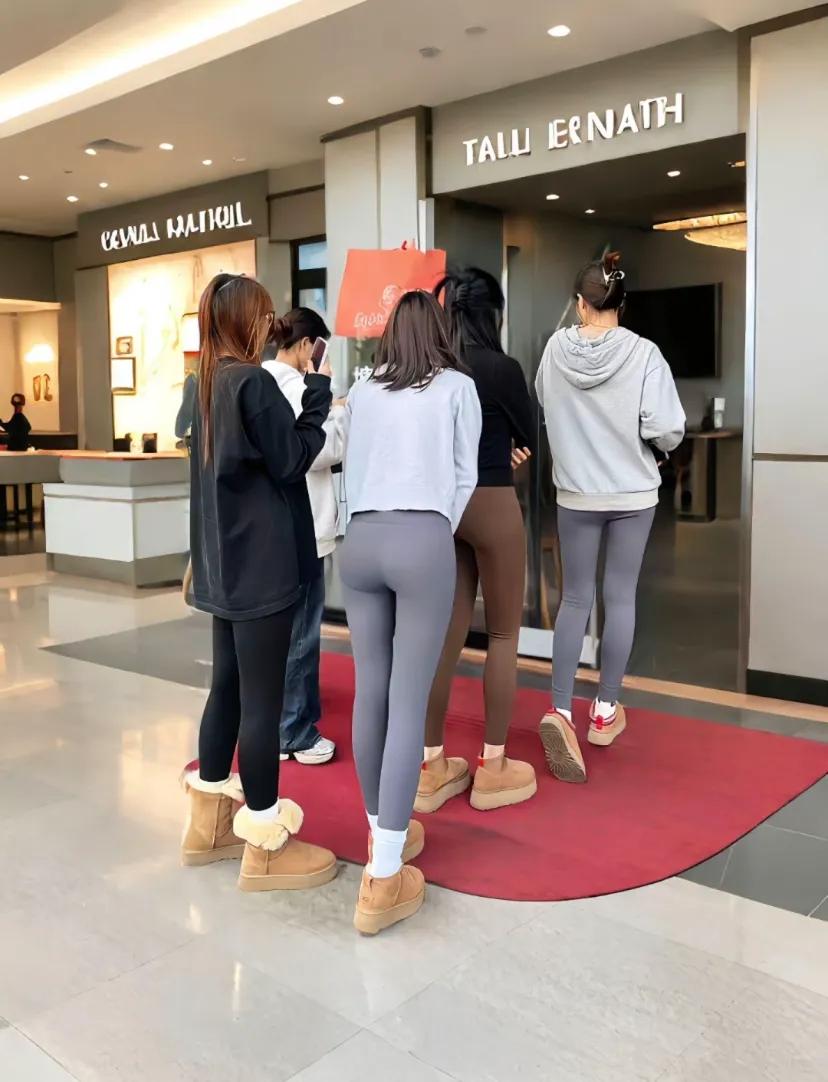 舞蹈生，宿舍六个人都穿瑜伽裤是什么体验！各个大长腿！身材姣好！爱了爱了！年轻真好