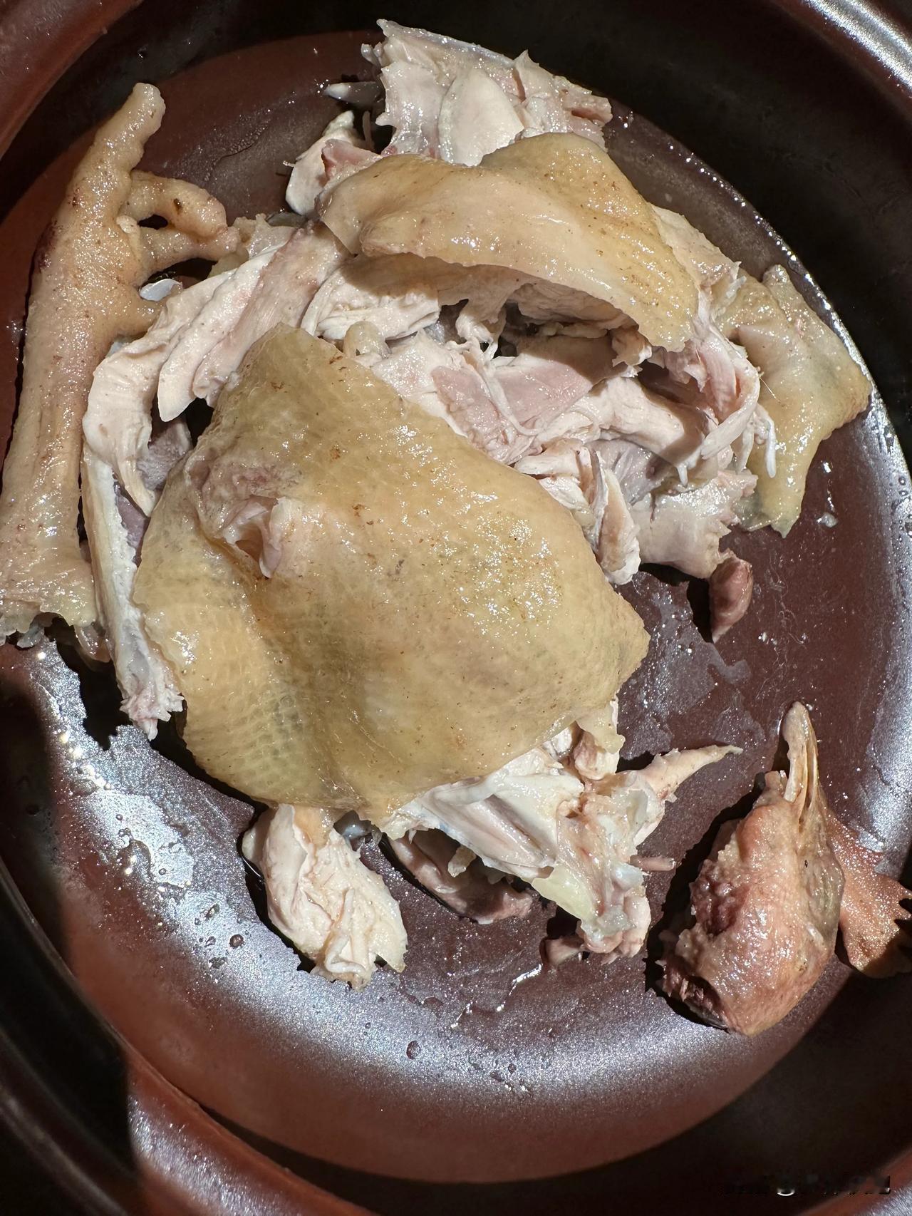 大概有一年多没去“客语”吃饭了，晚上跟朋友小聚，朋友说很想吃盐焗鸡，商场里正好有