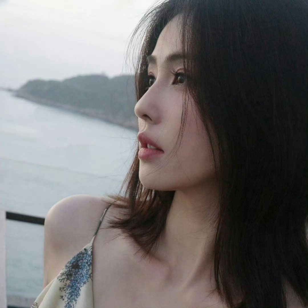 我喜欢你，所以希望你被簇拥包围，所以你走的路要繁花盛开，要人声鼎沸。🍍白鹿
