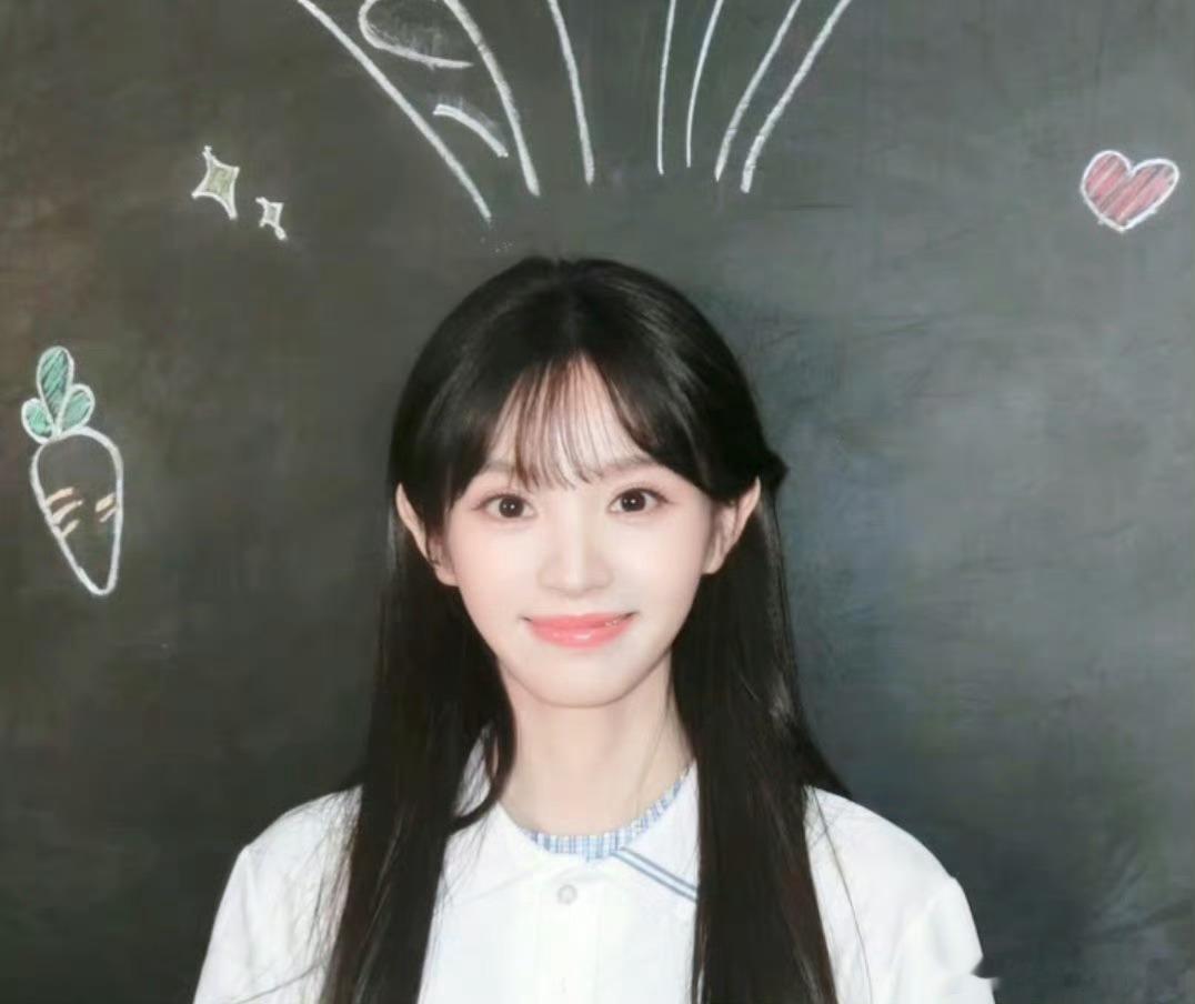 学校捞人捞到了田曦薇天才女友试问谁不想要林知夏这样的学姐，学校捞人玩梗热度高涨。