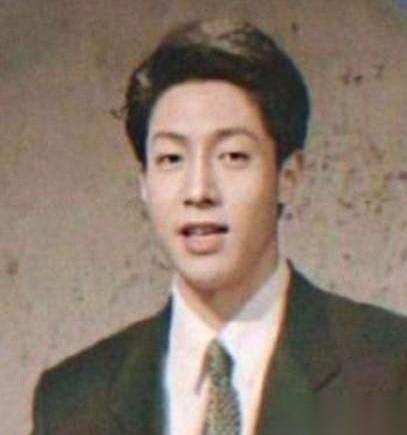 1997年，央视。
制片人肖晓琳只瞟了一眼走廊里的年轻人，转身就把办公室的门给锁