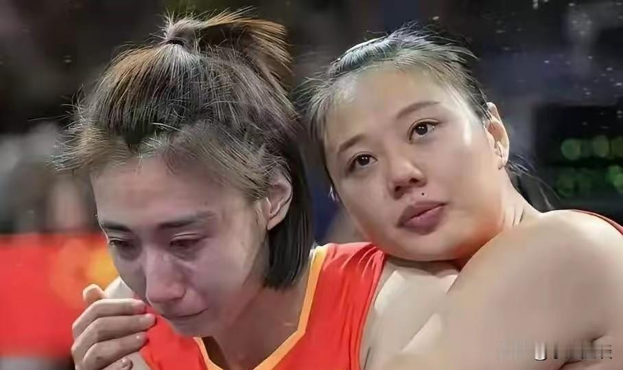 从中国女排2:3泰国女排的得分数据，看球队暴露出的问题：

主攻吴梦洁21分，4