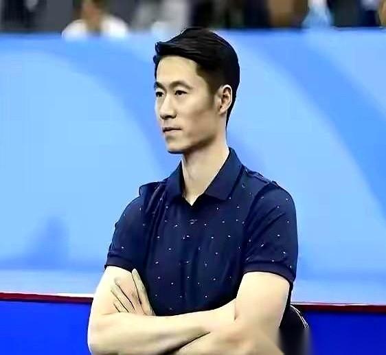 说实话，王励勤现在就是直接把国乒的桌子给掀了！
这事儿干得太得罪人，但也太绝了。
