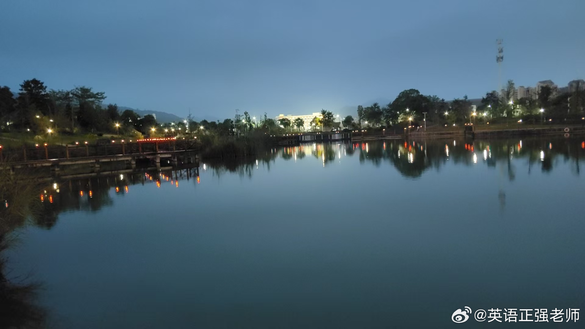 宿舍是公共空间，不是私人直播间。每天50元补偿贫困舍友忍受深夜直播，这笔钱对贫困