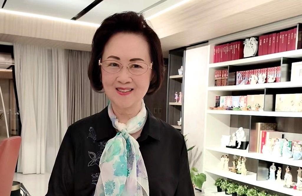 看完琼瑶的生平，觉得十分唏嘘。如果她当年没有选择这份感情，结果是不是会大不一样呢