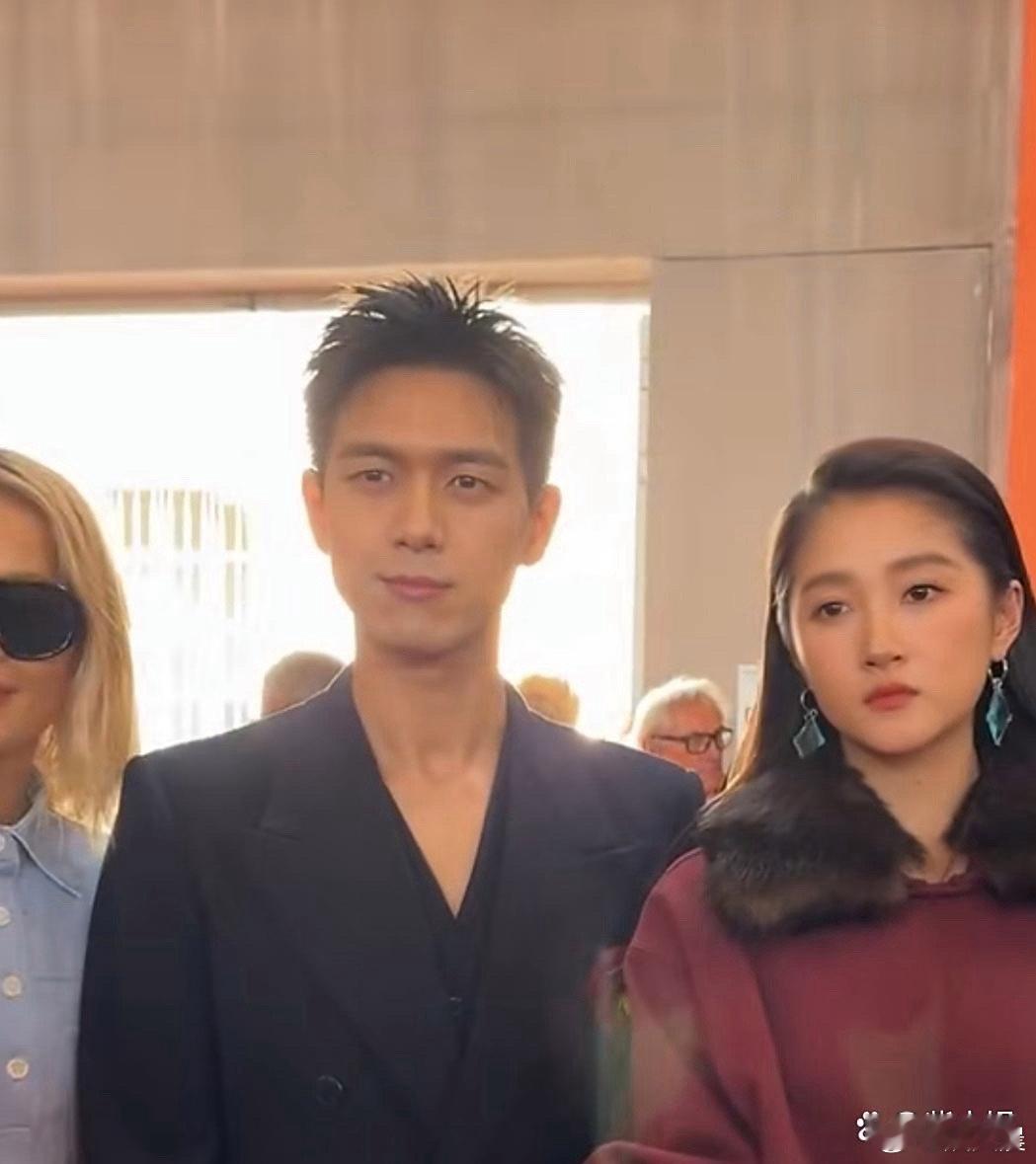 关晓彤的气质真的在稳步进阶！从青涩到舒展，一步步打磨出了如今的最佳状态，越看越有