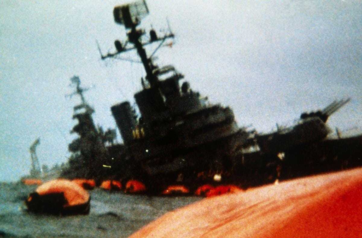 飞扬军事 1982年5月2日，阿根廷海军贝尔格拉诺将军号巡洋舰在马岛战争中被英国