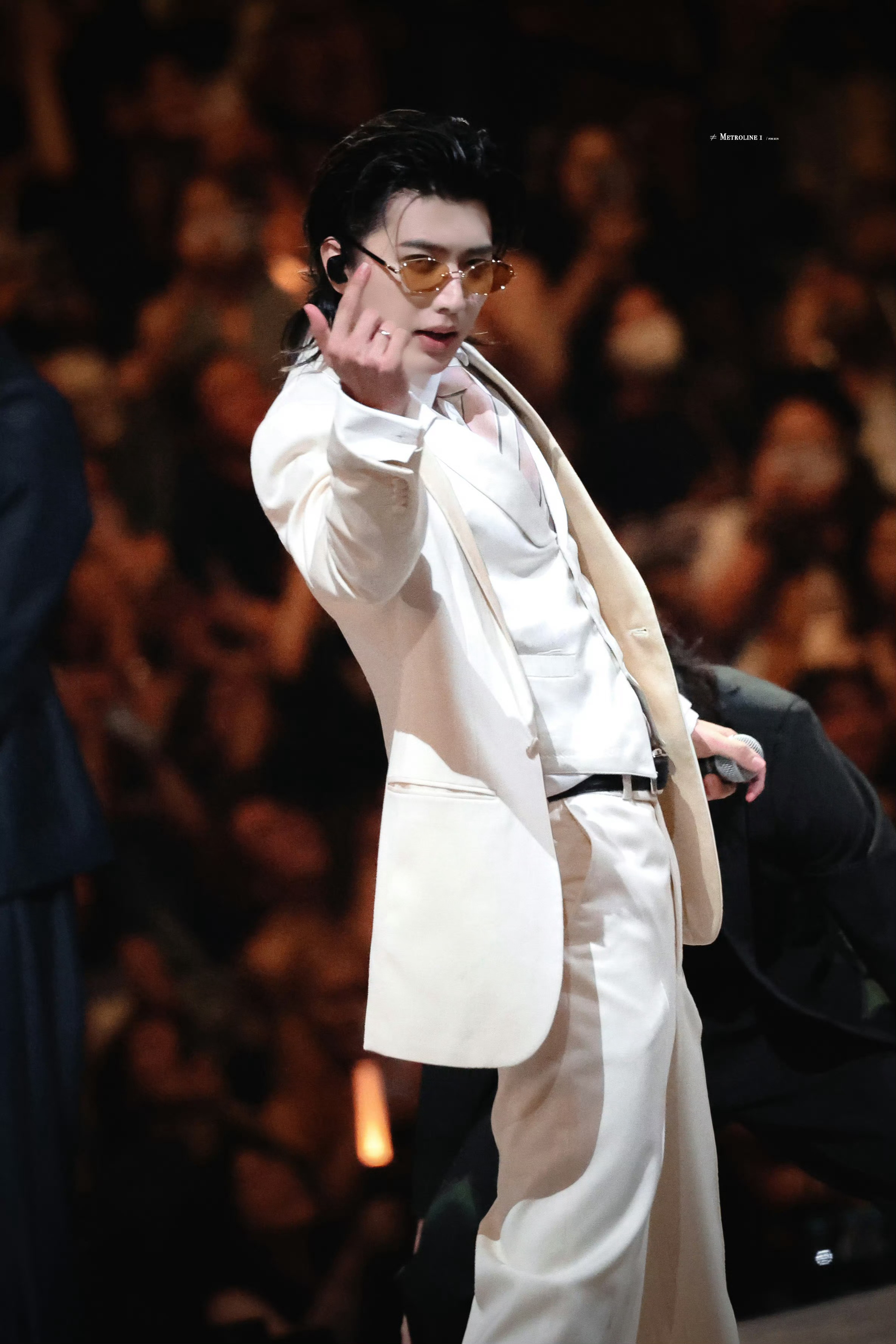 这一张拍的真好像挑衅一样 你过来啊蔡徐坤 |蔡徐坤thedeadman演唱会 ​