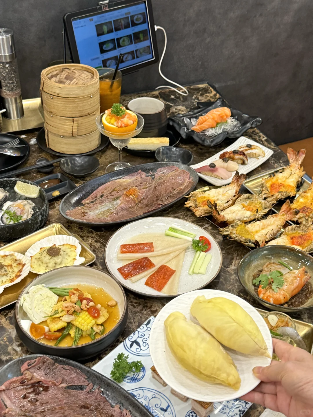 曼谷的海鲜自助真的划算哭了！榴莲无限吃！