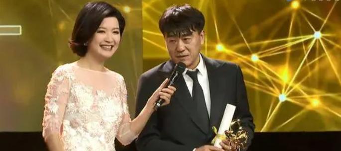 1997年，何冰参加同学聚会时，一位女同学对他说：“何冰，我都快30岁了，要不你