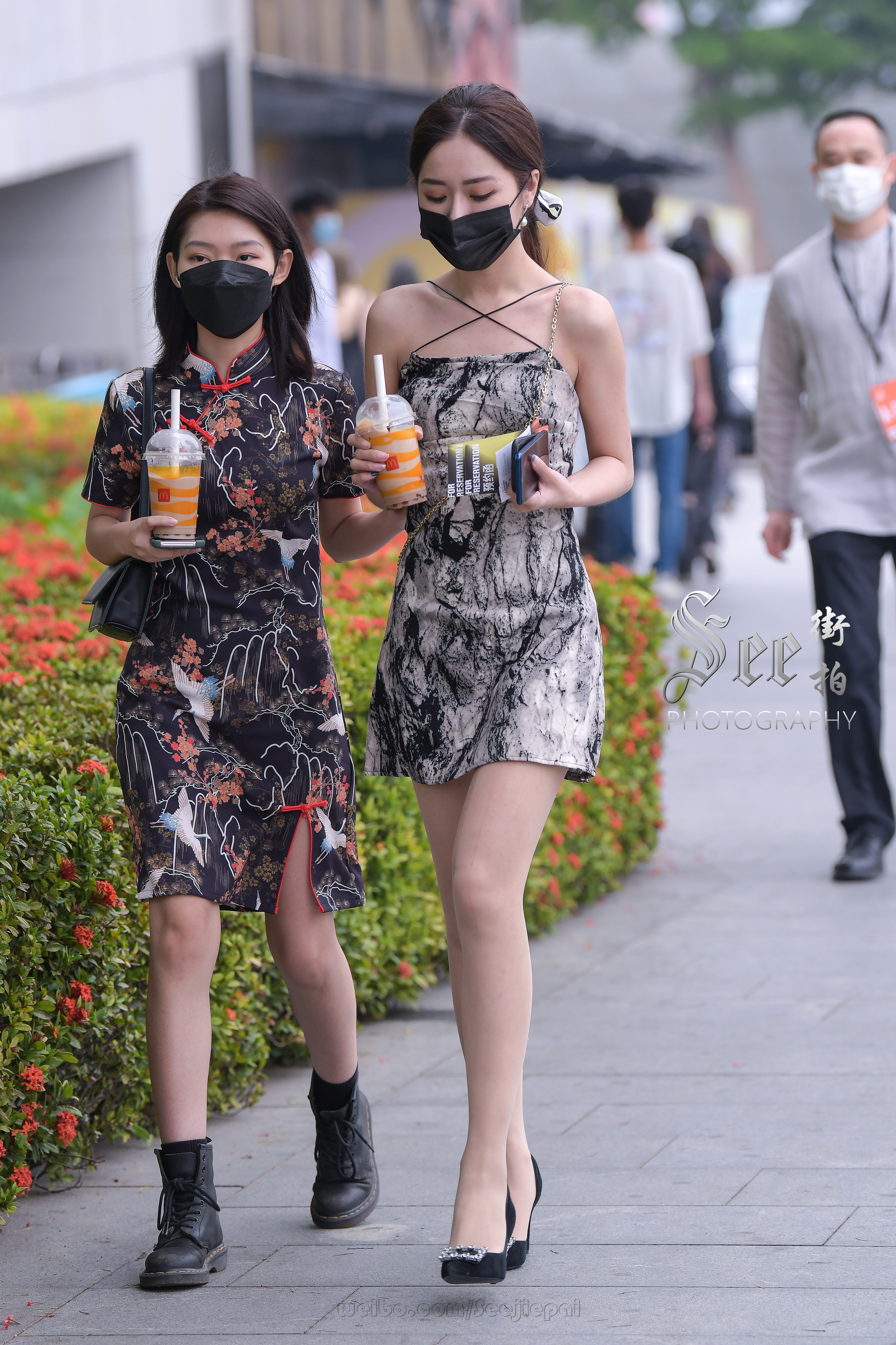 泼墨风吊带裙气质迷人~~ ​​​