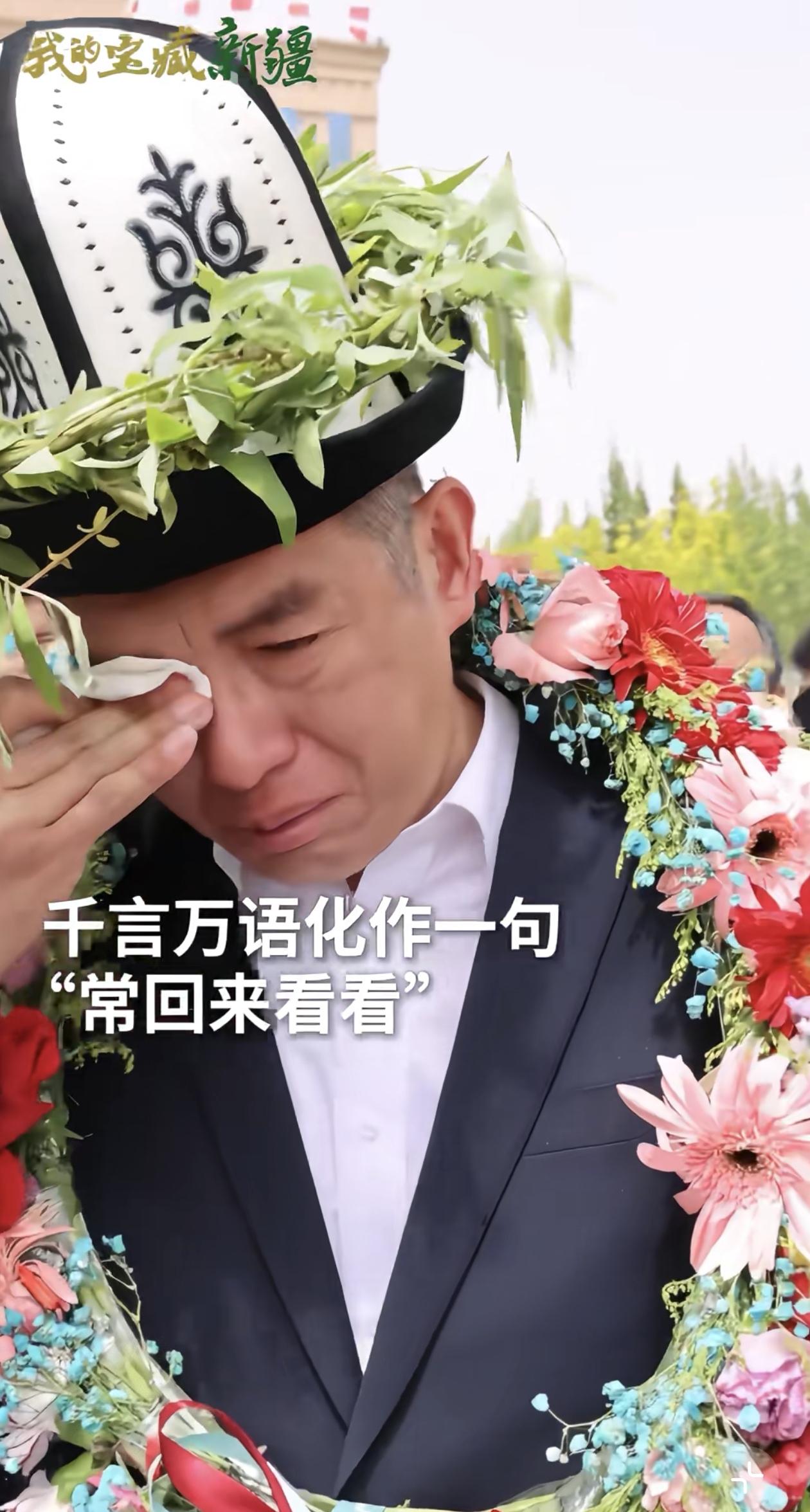 去新疆采访过两回，新疆普通群众非常朴实。当年去采访，听说有记者来，维族老乡一大早