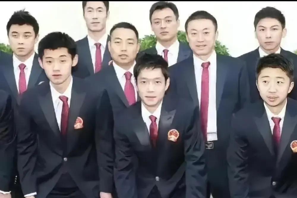 这是国乒帅哥们的合影，当年他们风华正茂，风流倜傥，他们是：

1，王皓——颜值担