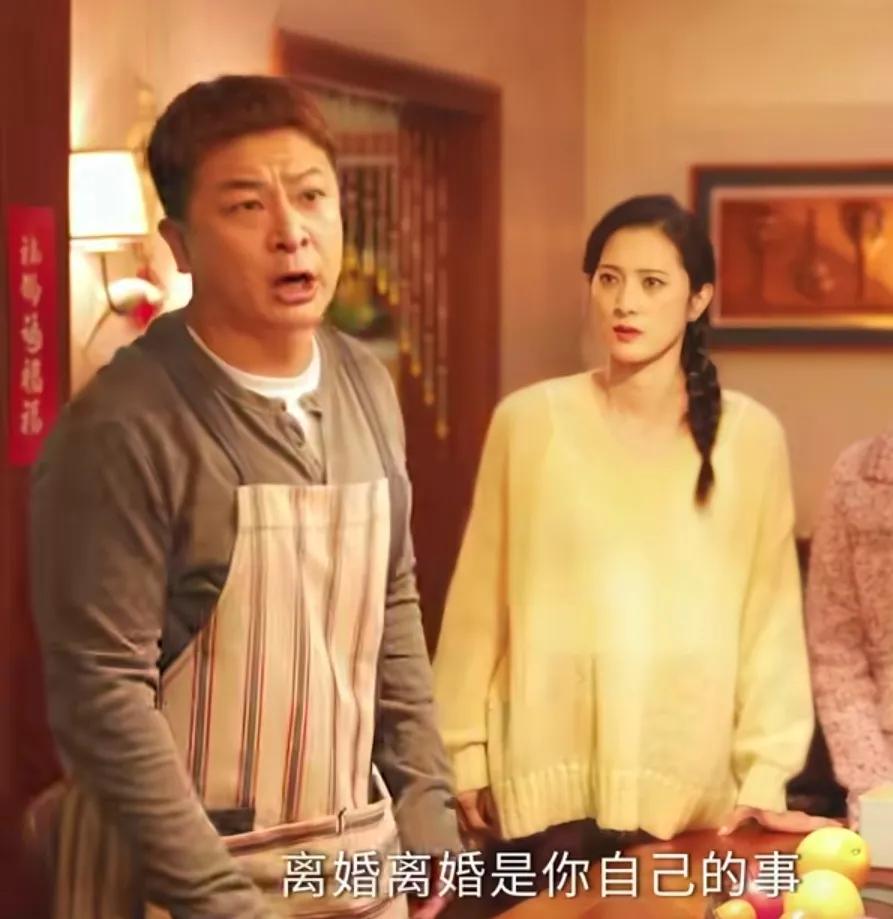 《好运家》
◎罗文聪（于毅）看到母亲郝茗（陈小艺）这么伤心，他忍不住对着郝有嘉（
