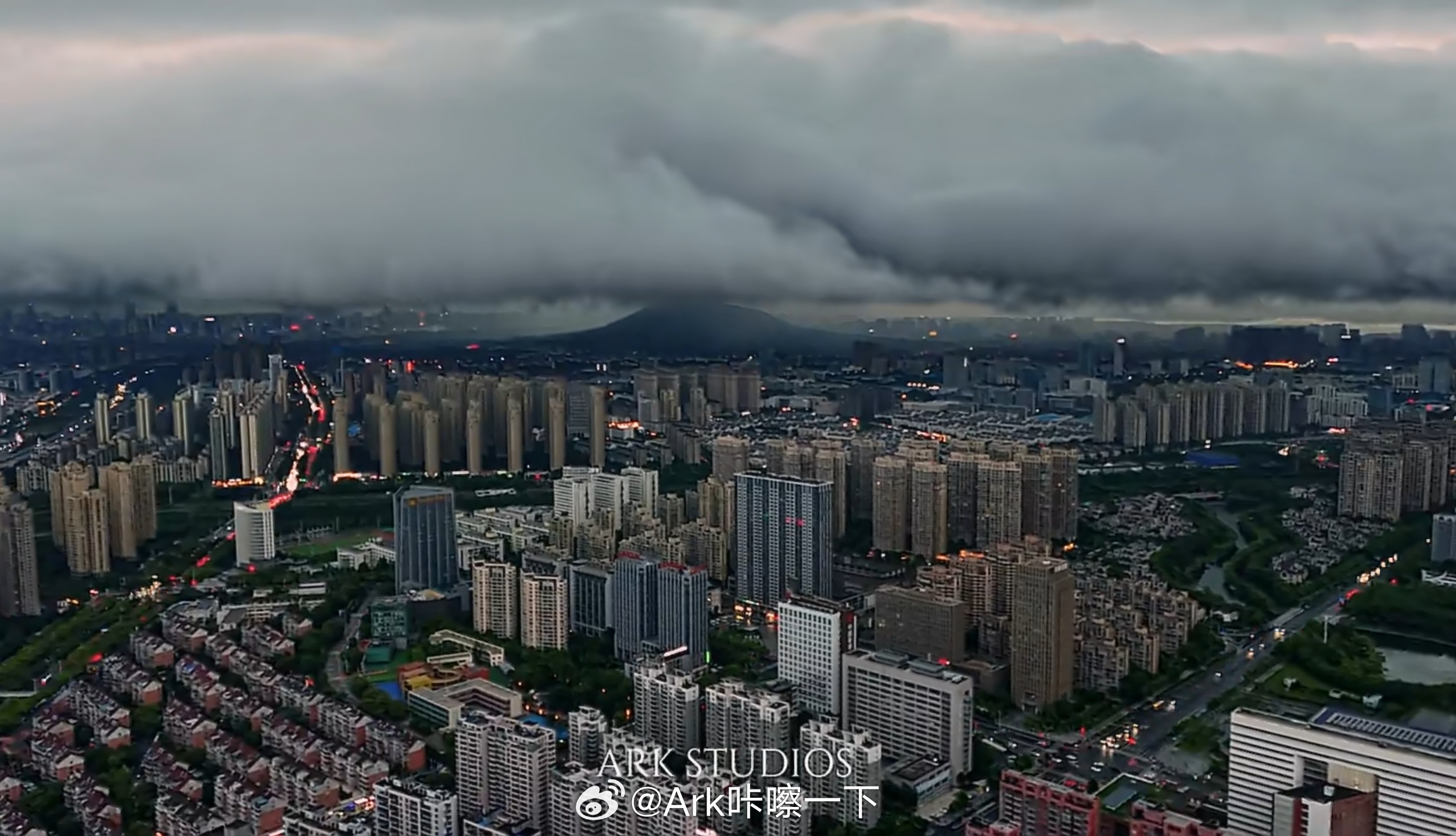 合肥的强对流雨又来了，这气势很有压迫感了
