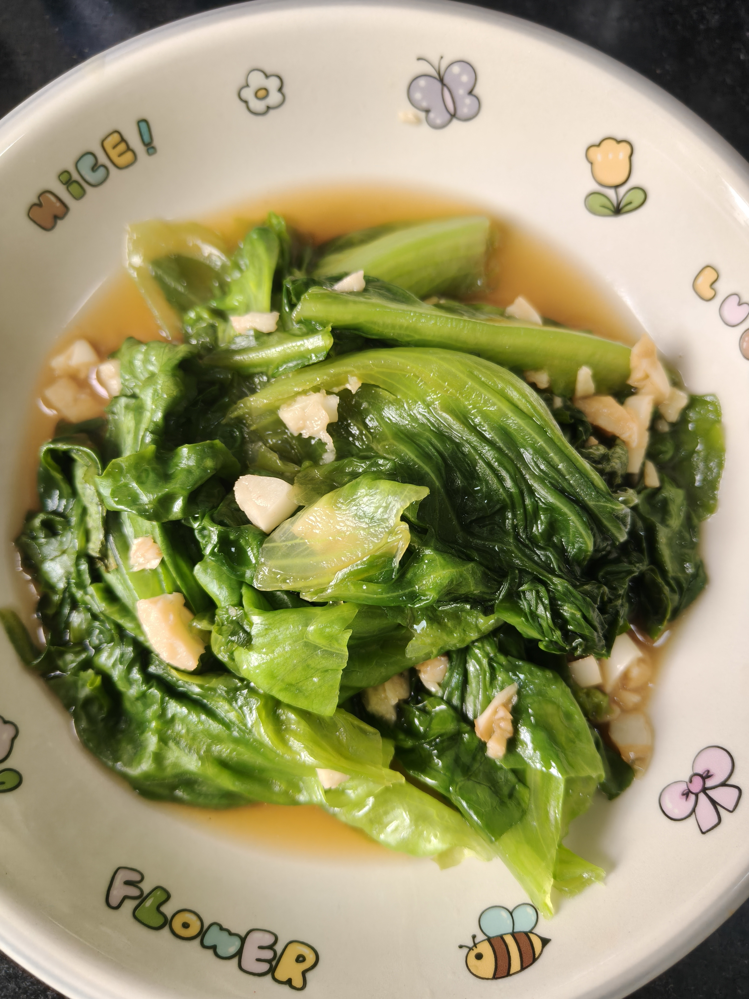 红烧戈鱼+白灼虾+蒜泥生菜今天有两道菜是现学的，超级满意！然后……米饭忘记按煮饭