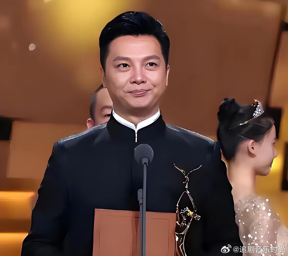 任鲁豫在央视，平时鲜少主持其他节目，一心专注于春晚主持。真是厉害啊！他都已经50