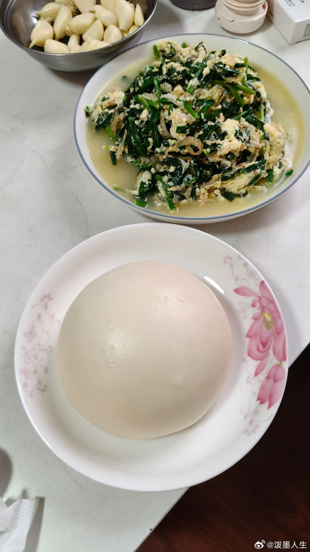 白胖软乎的馒头 ，麦香扑鼻而来，味蕾的顶级享受 。 ​​​