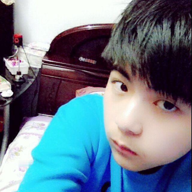 吕思瞳小号相册也很精彩，发现四张旧照！ 