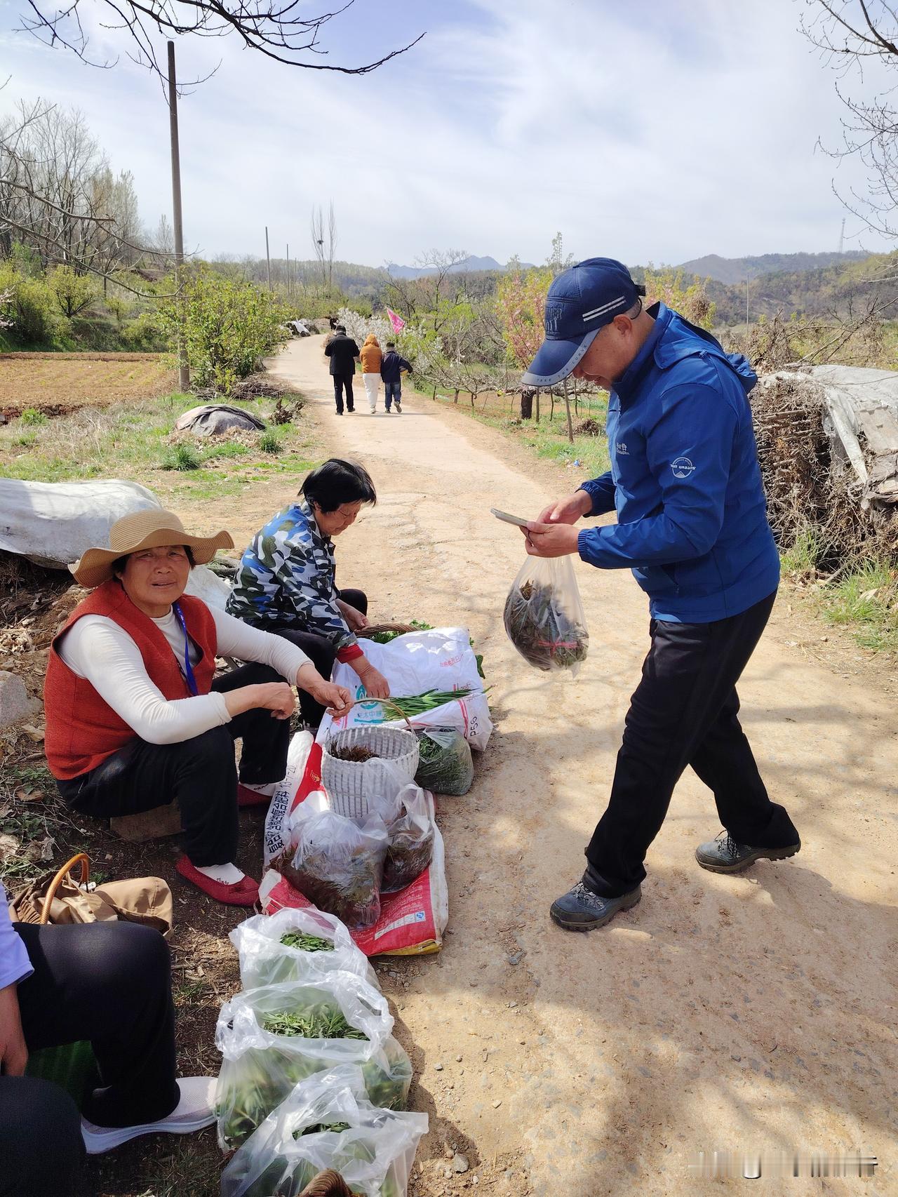 周日自驾五莲，
跟风打卡齐鲁小三峡秘境。

导航五莲房家洼子村，早8点30分到达