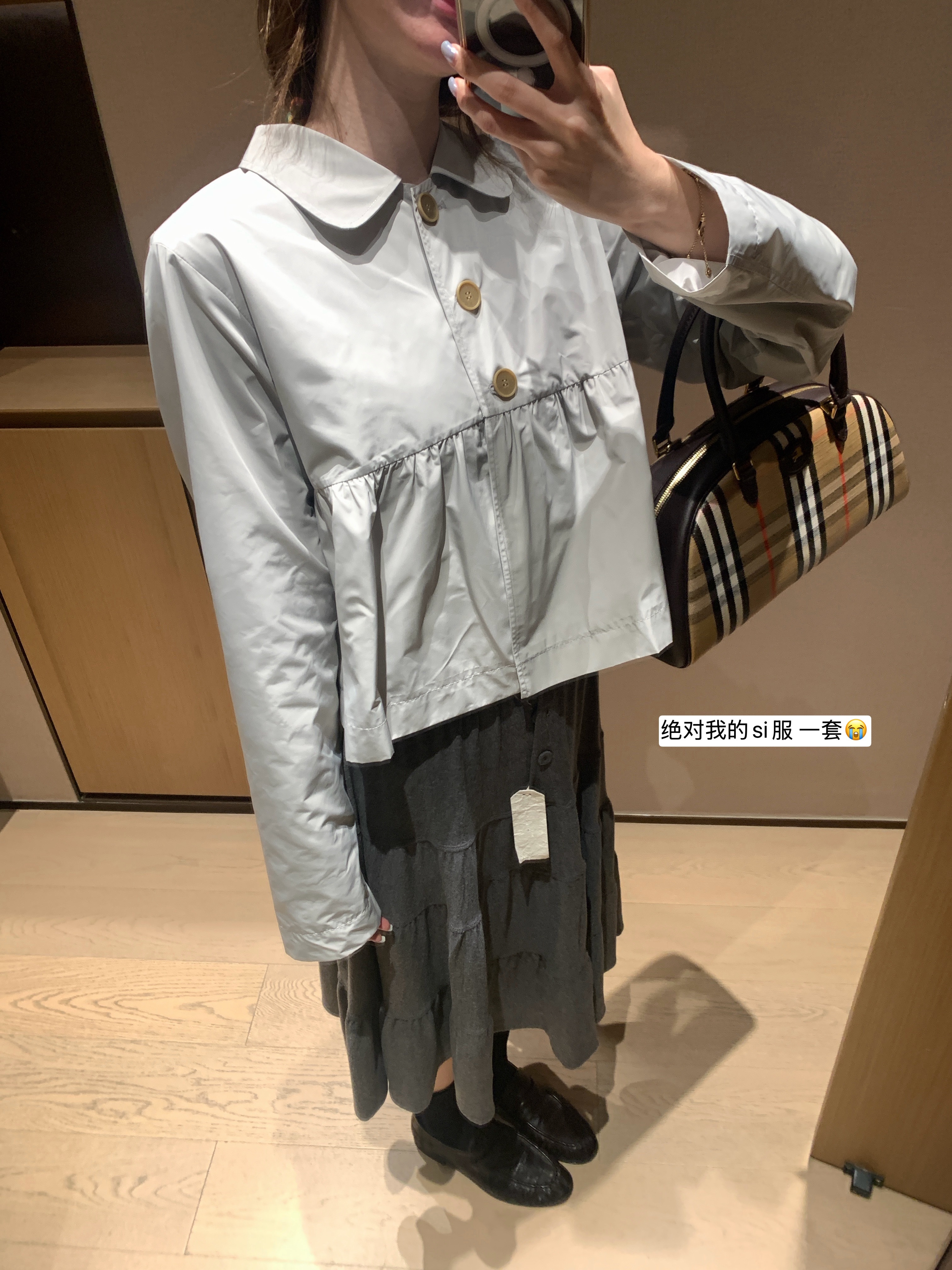 素颜搭配的照片 都没熨烫的衣服也不错