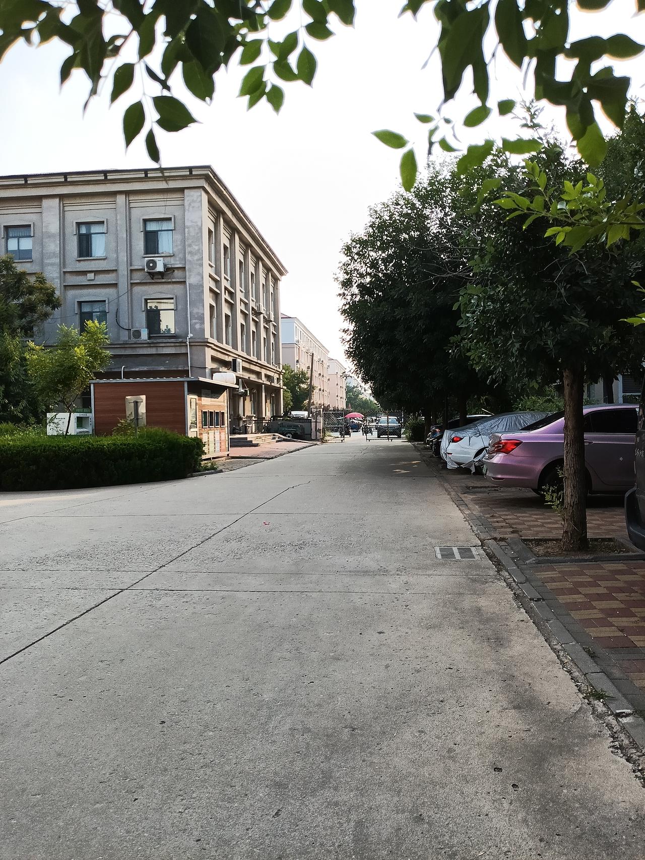 极简的第一步不是扔东西，
而是从少买东西，

先从消耗开始，
一点点消耗现有的物