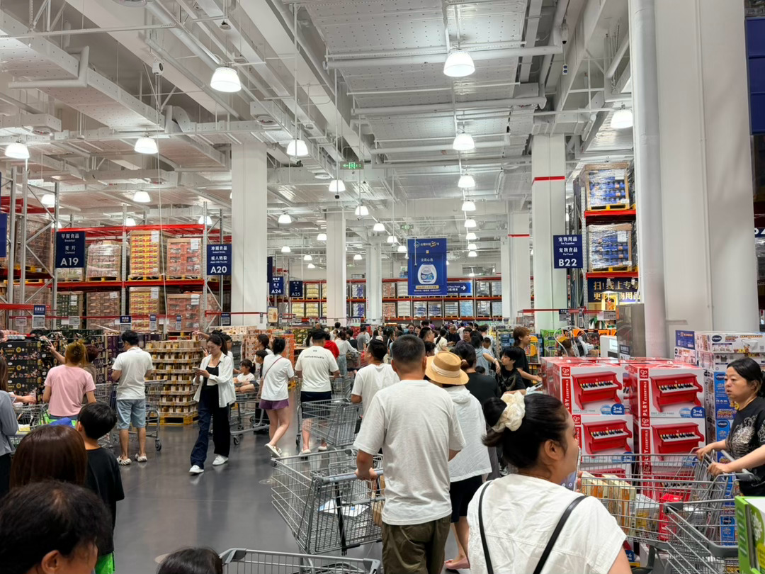 周一的山姆人也真的多青岛人还是太需要一个好超市了 