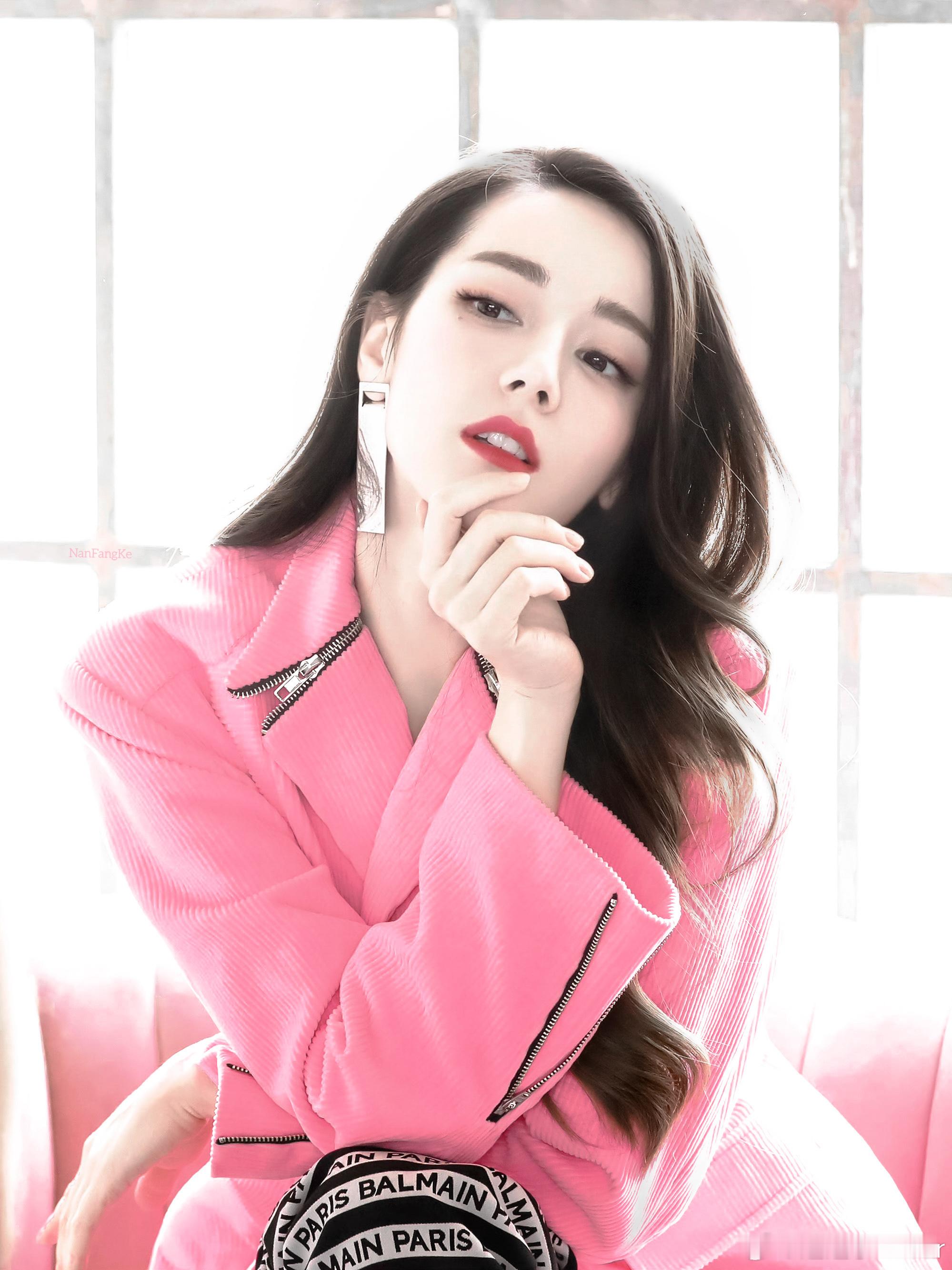 迪丽热巴[超话]迪丽热巴钰珑 dlrb 迪丽热巴功夫女足 dlrb 迪丽热巴卫蓝