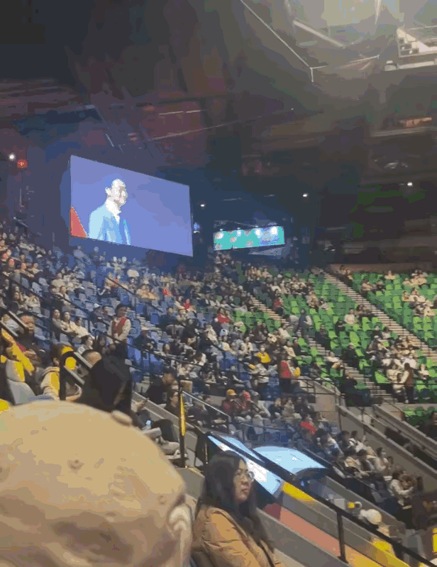 WTT香港总决赛，没有莎莎和大头的上座率，现场好多空位呀！莎莎和大头都退赛了，场