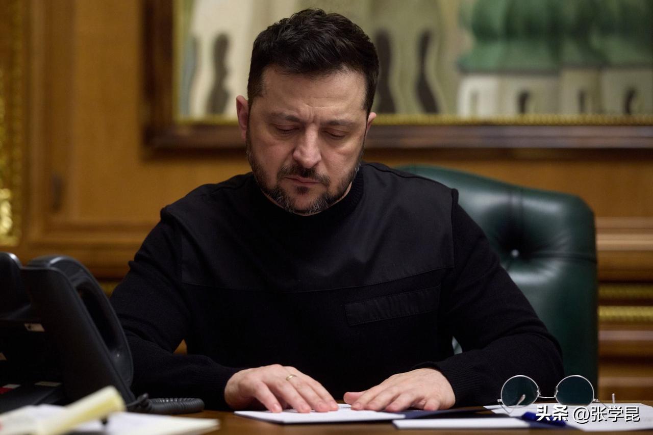 泽连斯基今天发文说：“我们正密切关注伊朗局势的每一个变化。乌克兰情报部门、外交部