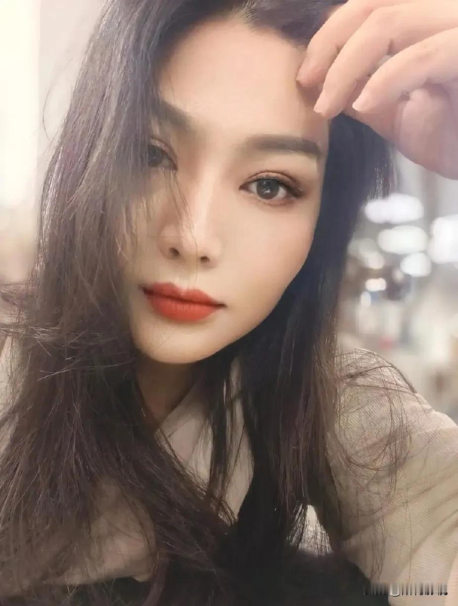 如果你的老婆

上得厅堂 下得厨房

情绪稳定  心地善良

善解人意  孝敬老