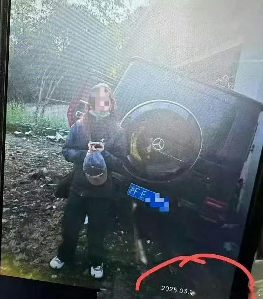 曝金晨交通事故监控截图看来是八九不离十了正常交通事故不应该撤离的是不是怕被人认出