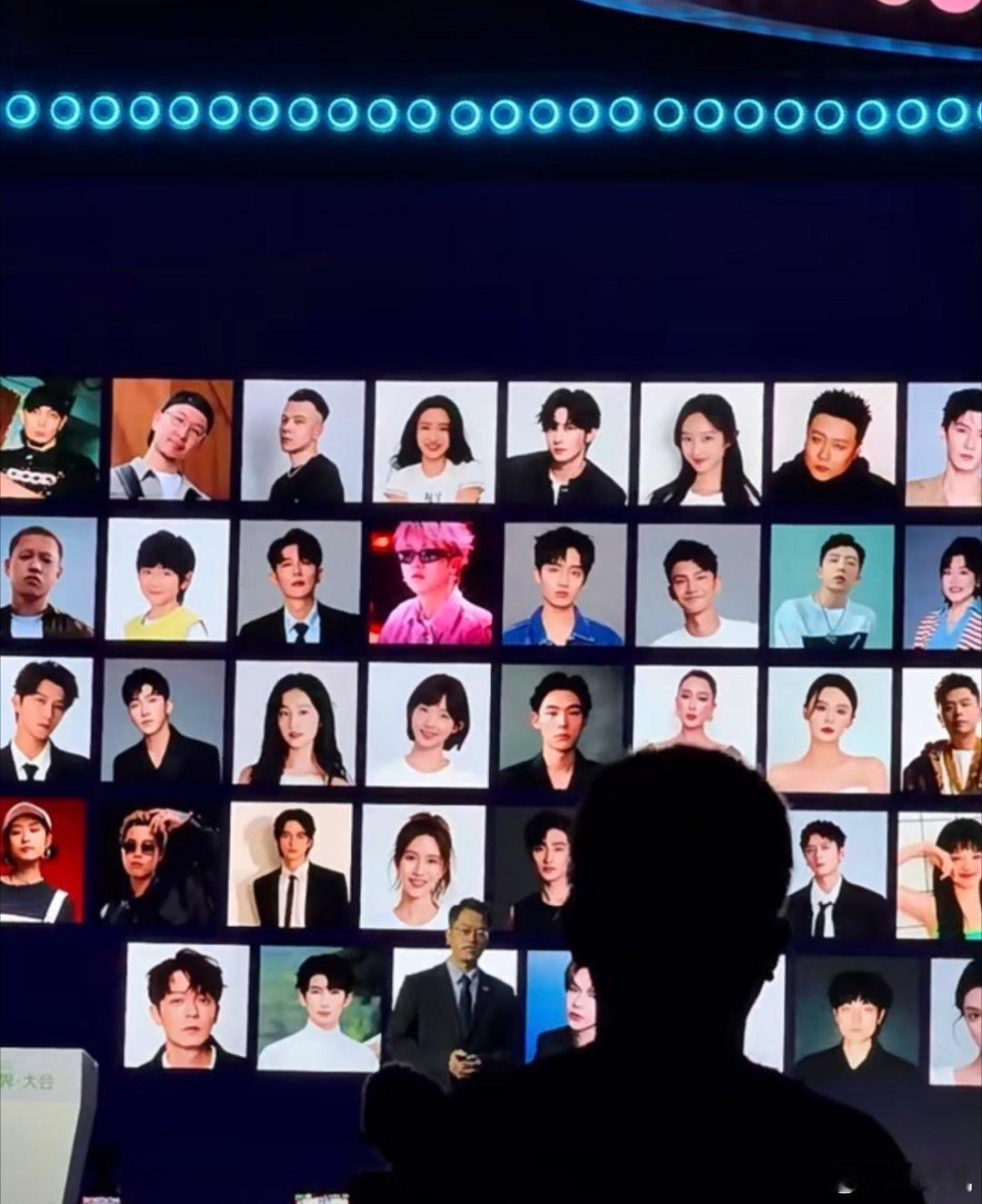 不敢相信如果是我喜欢的演员把自己卖了搞ai,我心里得多难受。还好你宁可在舞台上踏