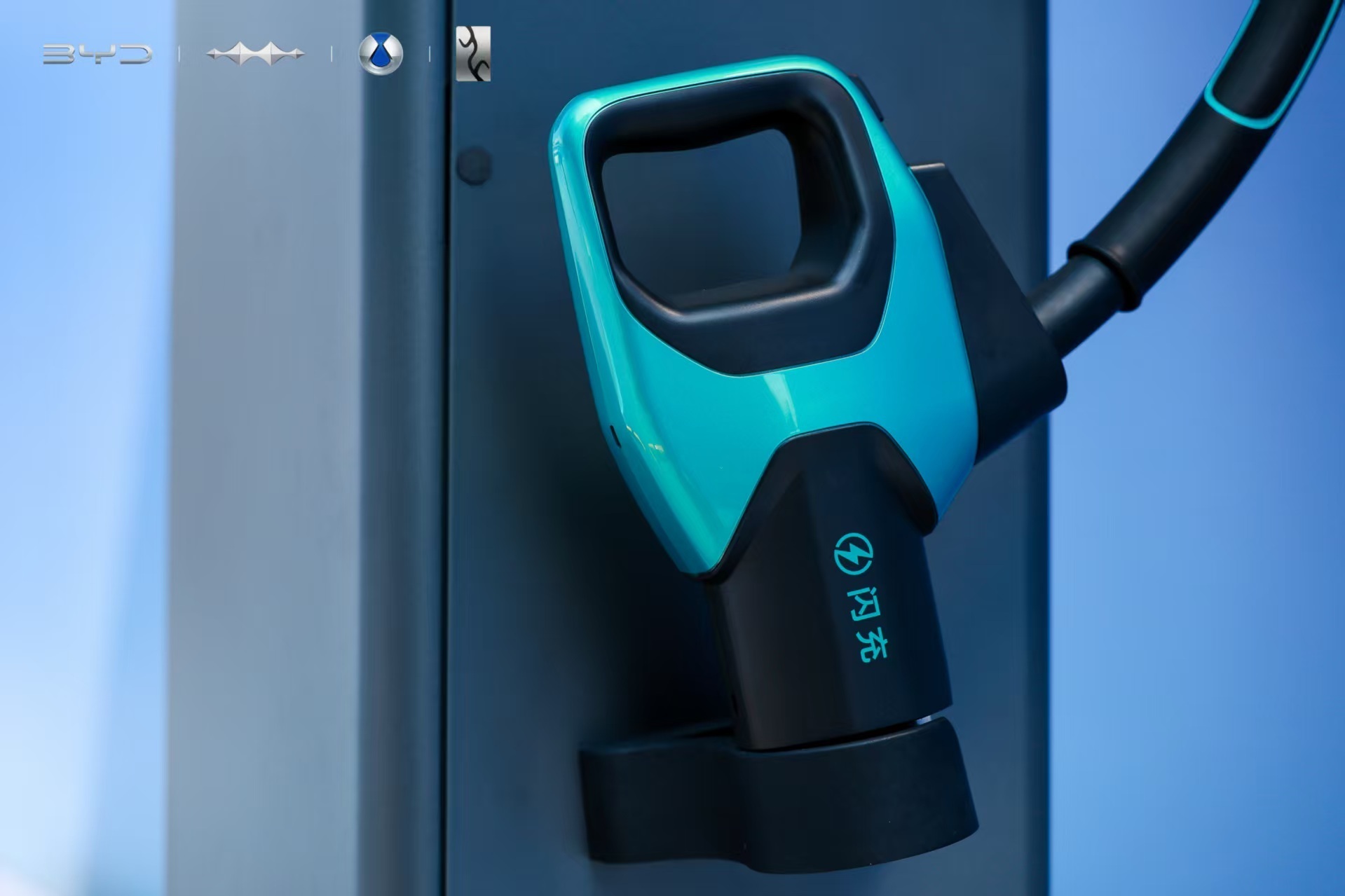 比亚迪全球首创闪充桩来了你知道比亚迪闪充有多震撼吧！12分钟就能充满，这速度彻底