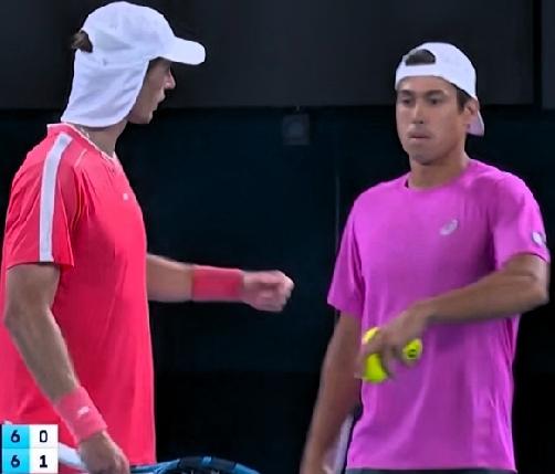 今天澳网三场决赛，争夺3个冠军！
第1个冠军争夺巳结束：
张帅/梅尔藤斯2-0击